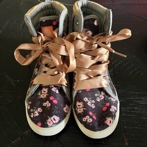 Poppy Women’s Crochet High Top Lace-Up Encourager Sneaker Size 7 EUC